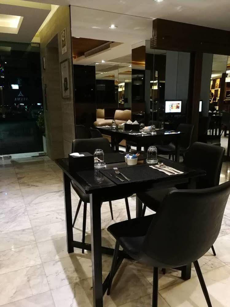 Syama Suite Sukhumvit 20 Banguecoque Exterior foto